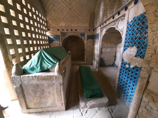 عکس بقعه پیر شهر پیربکران