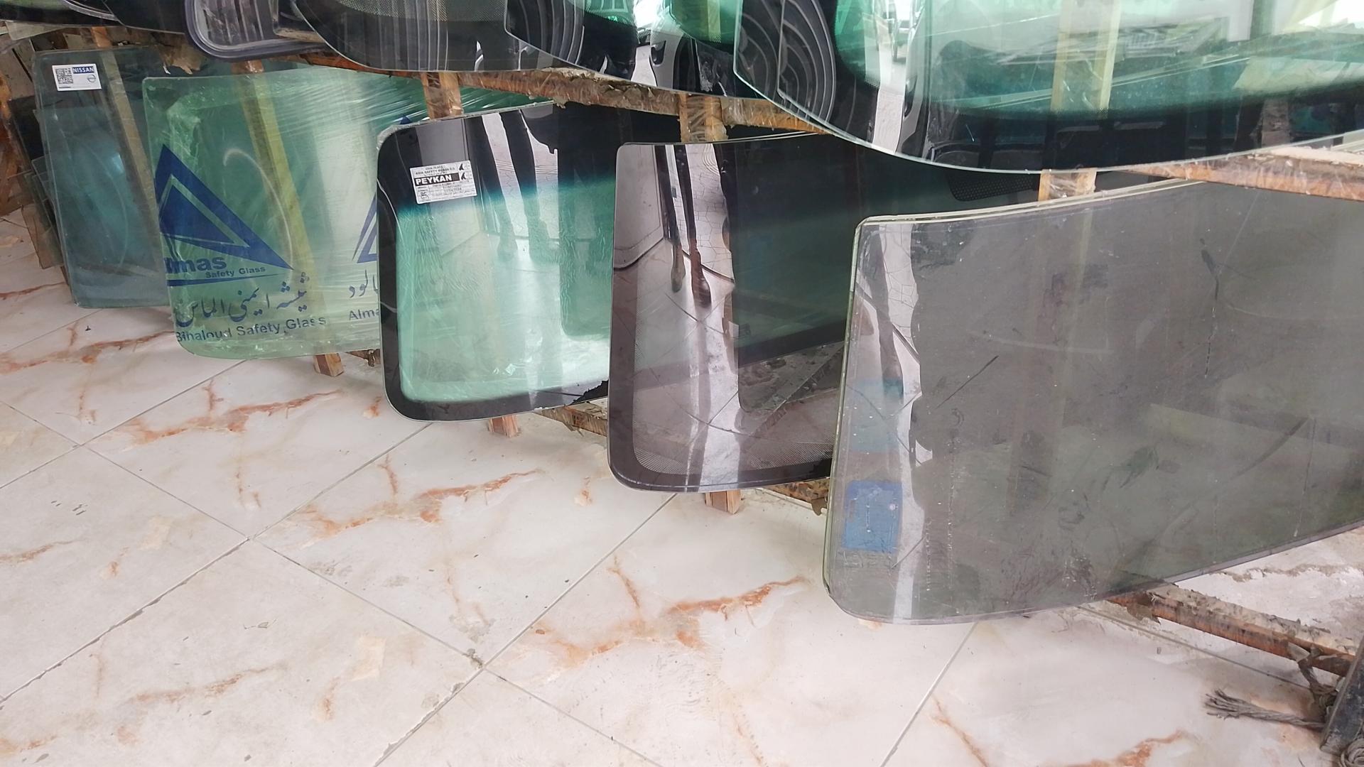 عکس تعمیرات شیشه و آینه اتومبیل جواد پاداشی