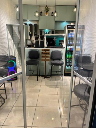 عکس کافه شارونا