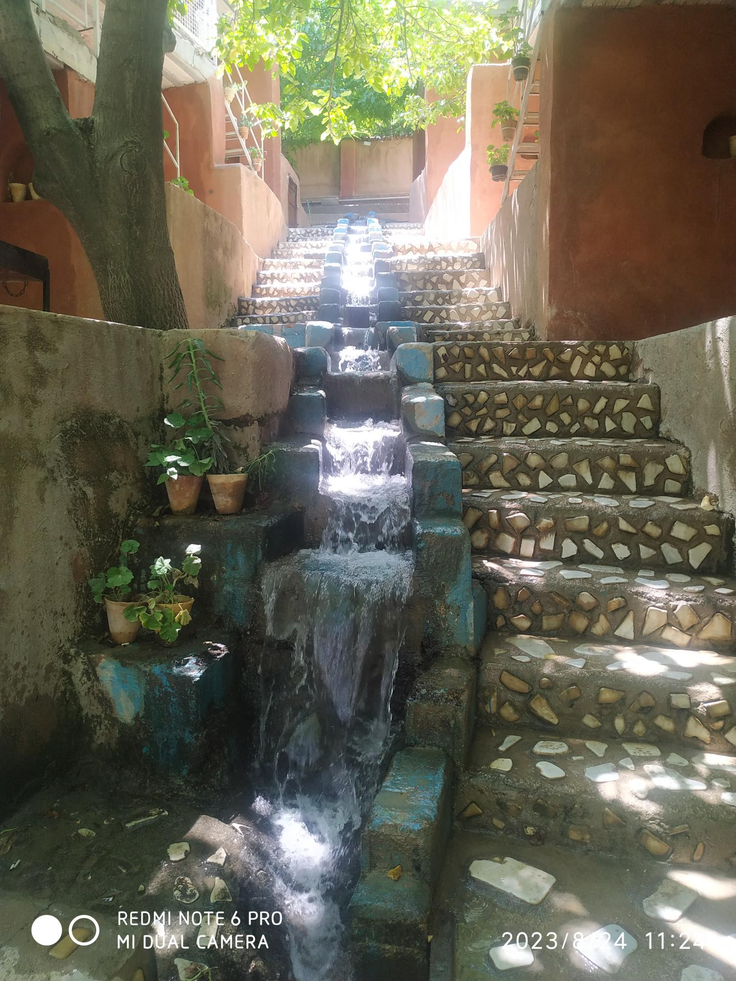 عکس اقامتگاه باغ فانوس کهکران