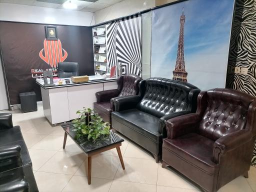 عکس مشاورین املاک گیشا