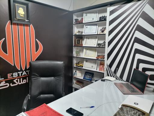 عکس مشاورین املاک گیشا