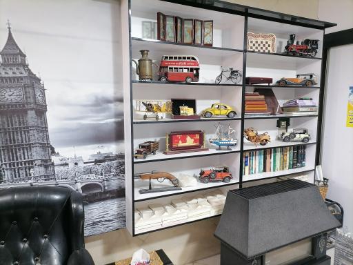 عکس مشاورین املاک گیشا