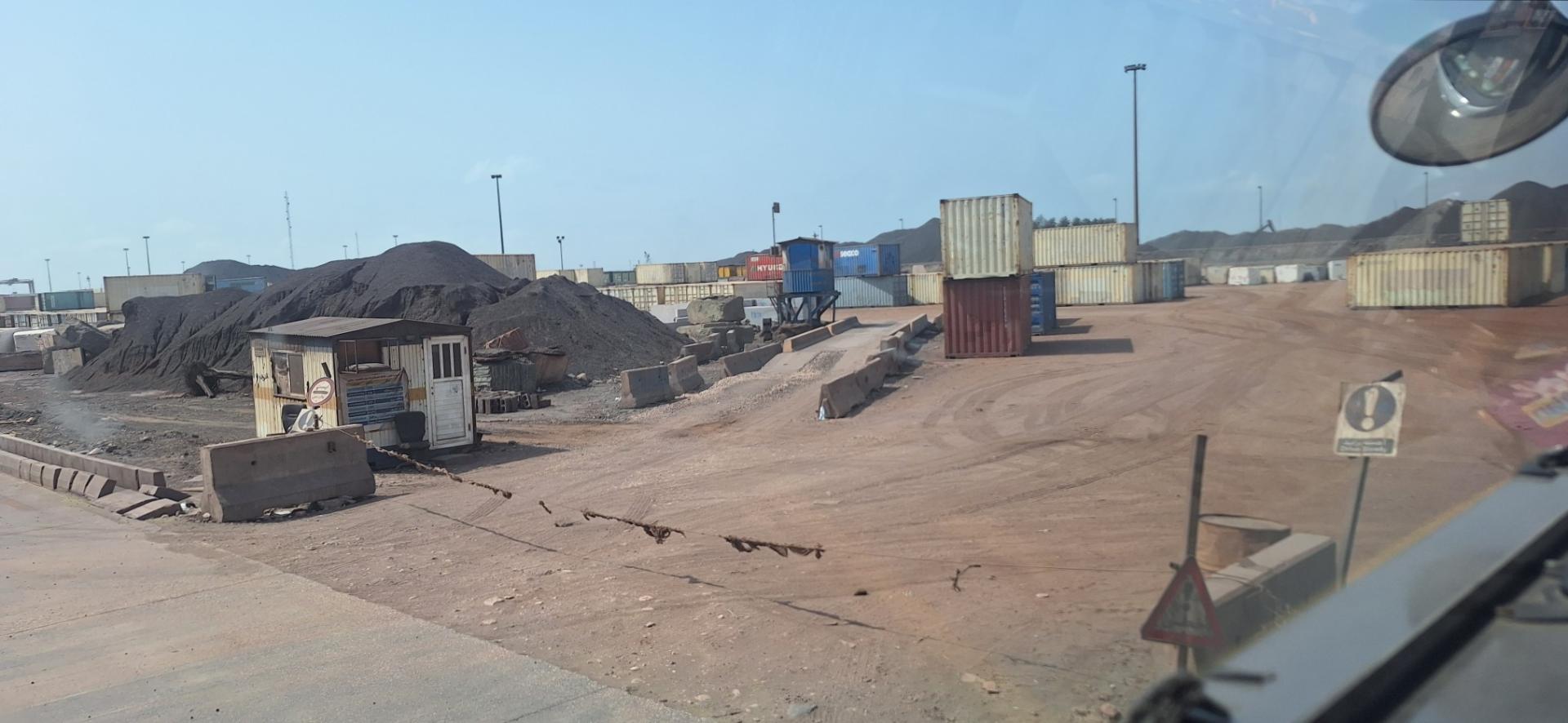 عکس محوطه تخلیه سنگ شهروا