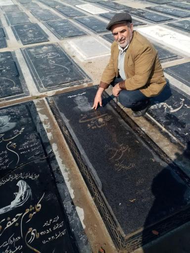 عکس مزار رضا عیوضی