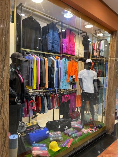 عکس فروشگاه لوازم و لباس ورزشی مشهد آنلاین