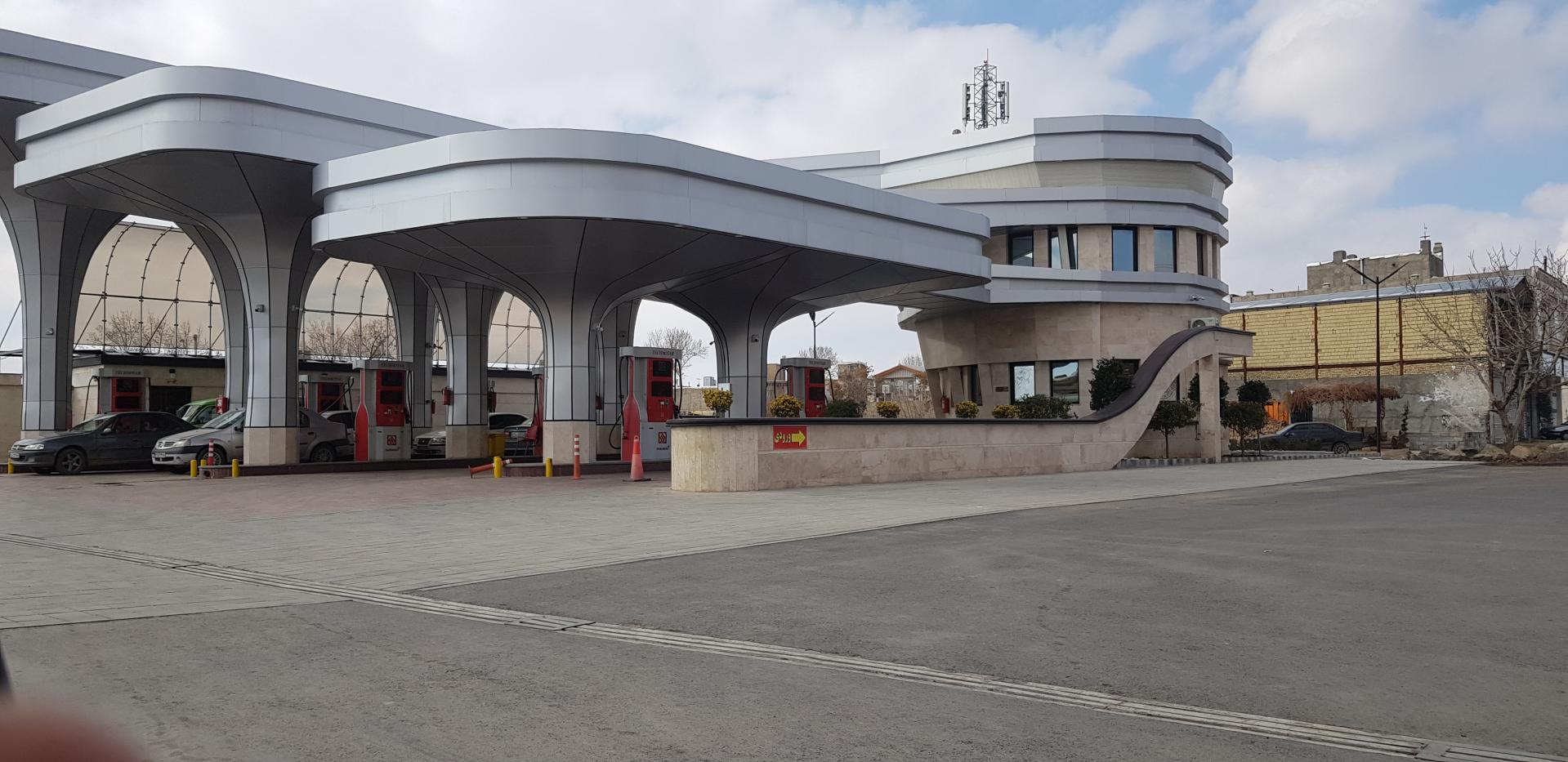 عکس پمپ بنزین پارسیان 