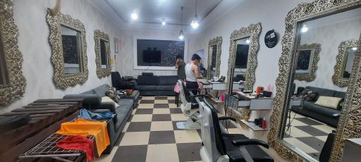 عکس آرایشگاه سیاه و سفید