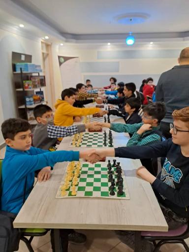 عکس باشگاه شطرنج و بازی های فکری هشت در هشت