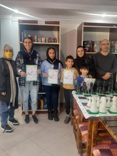 عکس باشگاه شطرنج و بازی های فکری هشت در هشت