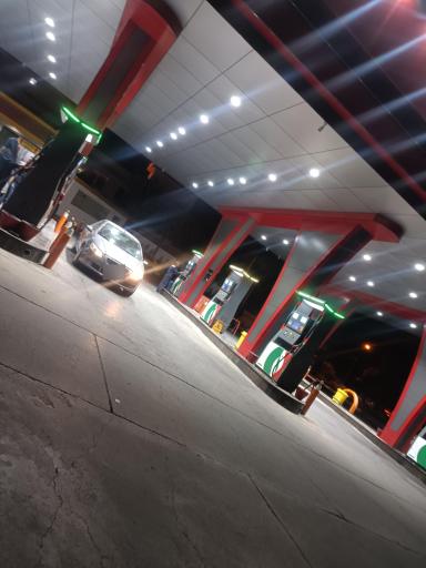 عکس پمپ بنزین ولی عصر