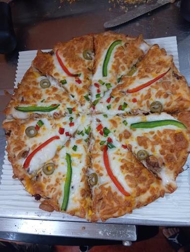 عکس سوخاری و پیتزا چیکن کیلویی