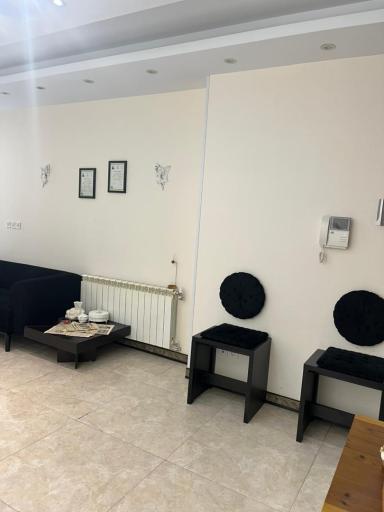 عکس کلینیک تخصصی کاشت ناخن و مژه آذیمیس