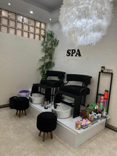 عکس کلینیک تخصصی کاشت ناخن و مژه آذیمیس