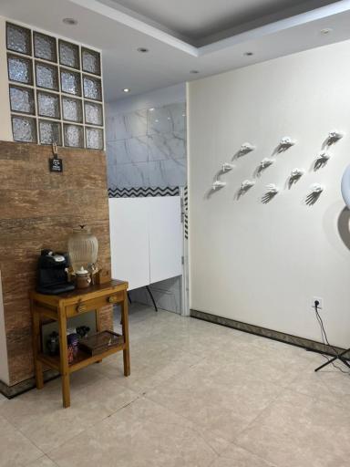 کلینیک تخصصی کاشت ناخن و مژه آذیمیس