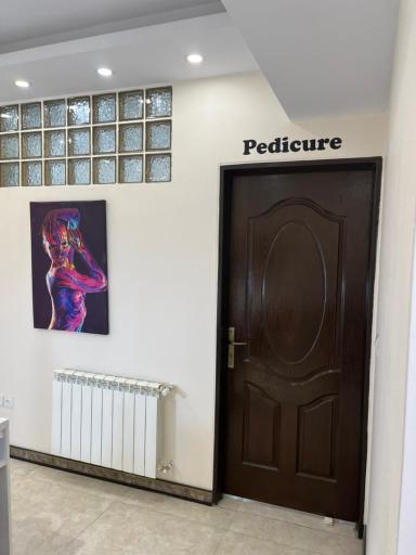 عکس کلینیک تخصصی کاشت ناخن و مژه آذیمیس