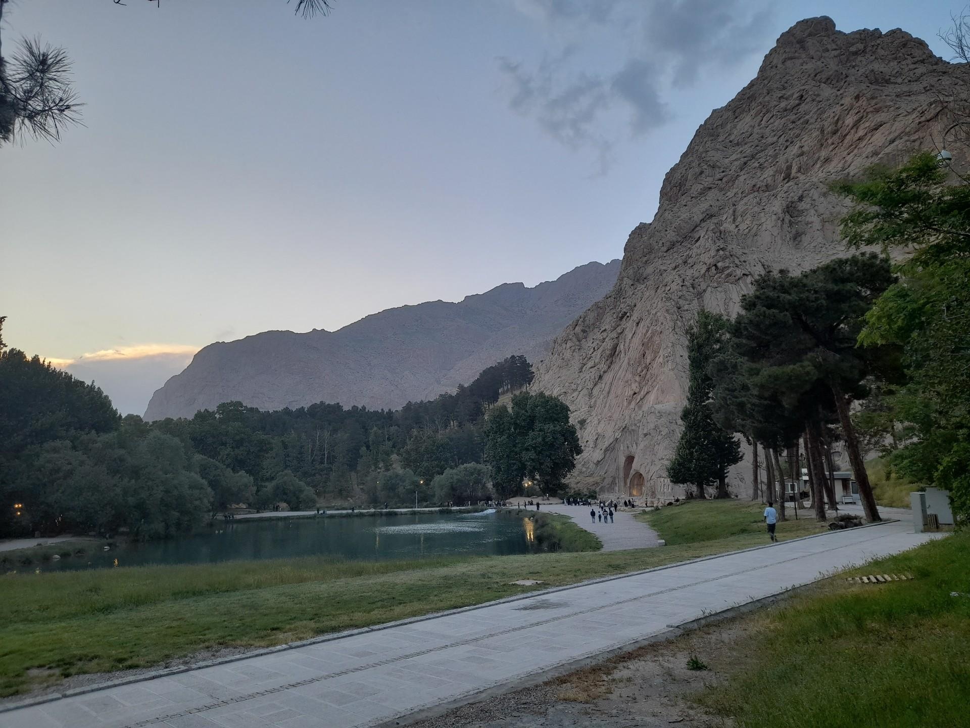 عکس دریاچه طاق بستان