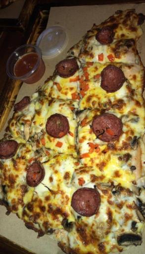 عکس پیتزا جوان