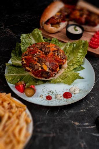 عکس پیتزا ساندویچی جگوار