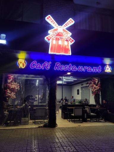 عکس کافه مولنروژ