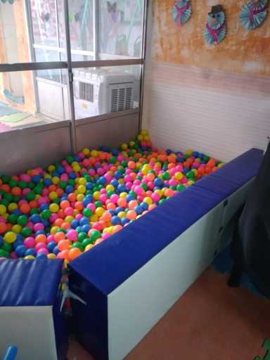 عکس مهد و پیش دبستانی و خانه کودک ریحانه