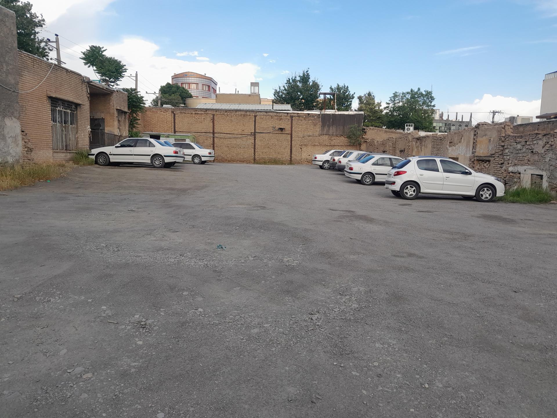 عکس پارکینگ شبانه روزی