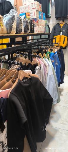 عکس فروشگاه پوشاک و کیف و کفش تانیش 