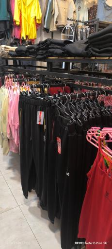 عکس فروشگاه پوشاک و کیف و کفش تانیش 