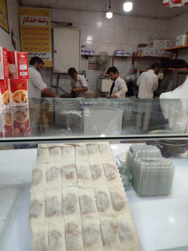عکس رشته خشکار و کلوچه فومن برگریزان