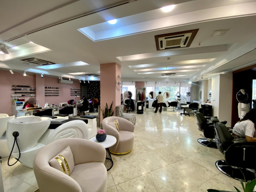 عکس سالن زیبایی و آموزشگاه نسیم مهدی زاده