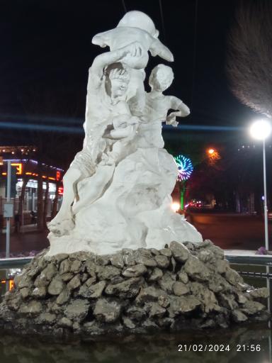 عکس مجمسه میدان بهار