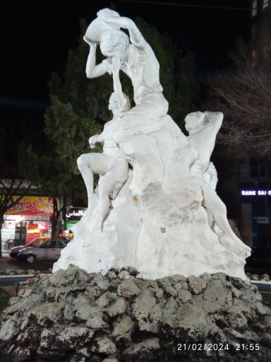 عکس مجمسه میدان بهار