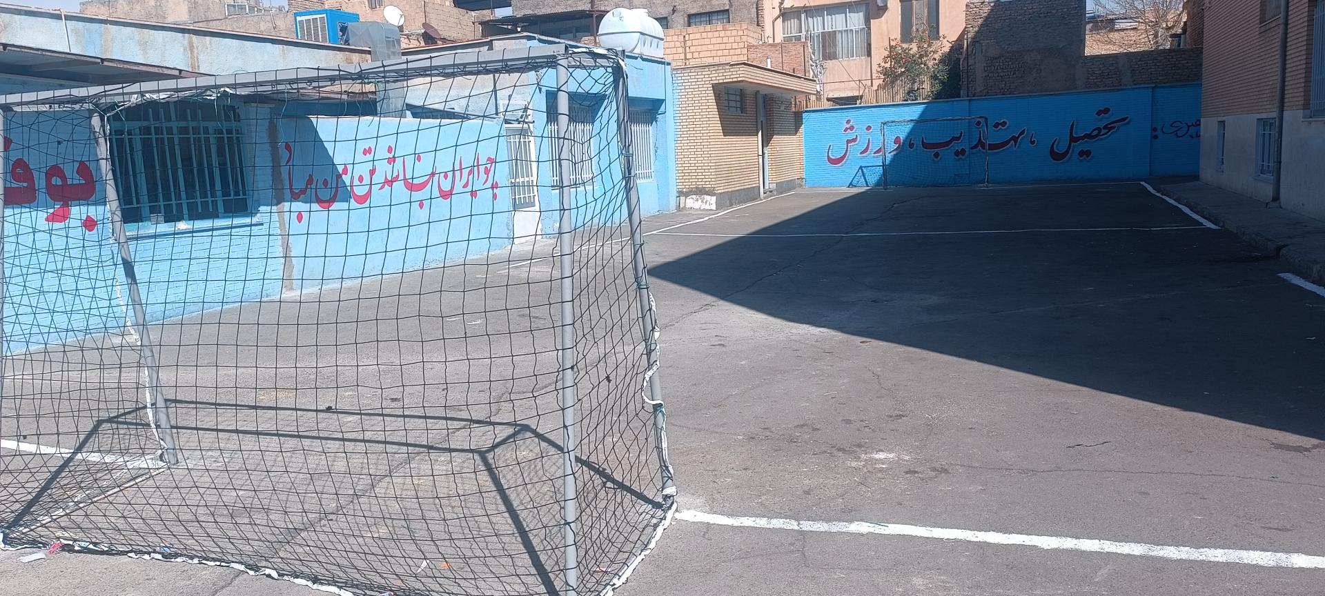 عکس مدرسه شهید مدنی