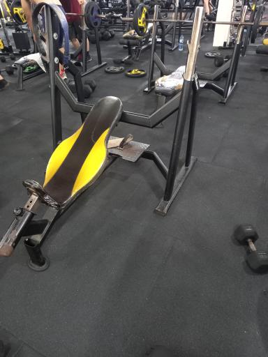 باشگاه بدنسازی برادران هاشمی