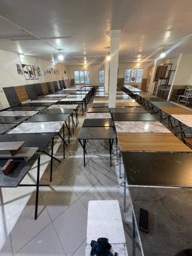 عکس دفتر فروش گروه تولیدی باتیس مدرن