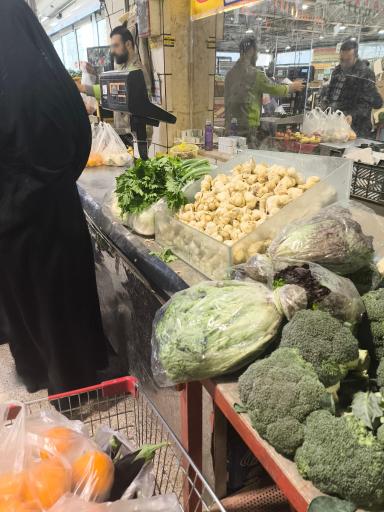 بازار میوه و تره بار معلم