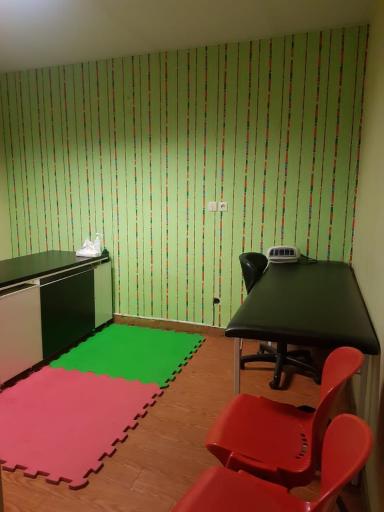 عکس کلینیک کاردرمانی و گفتاردرمانی نیکان