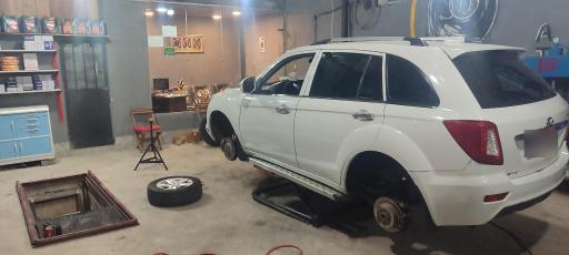 عکس پخش لنت و قطعات جلوبندی مجتبی ده پهلوان