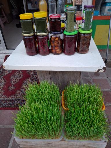 عکس محصولات غذایی و سبزیجات و ترشیجات محلی 