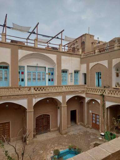 عکس کارگاه و فروشگاه صنایع دستی خونه نقلی