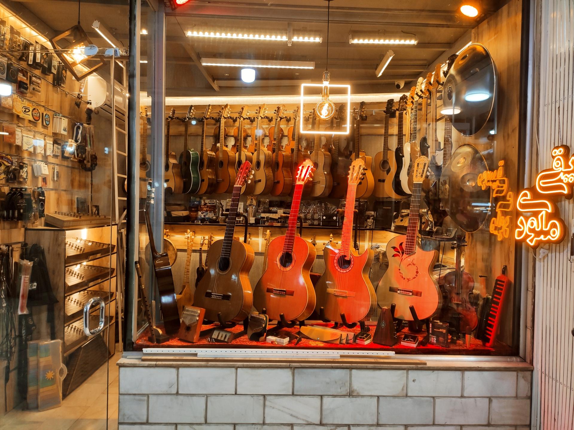 عکس فروشگاه موسیقی ملودی