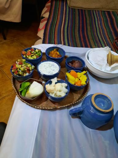 عکس سفره سرای آریاییان