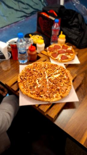 عکس پیتزا طهران پیانو