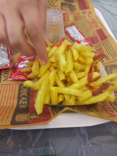 عکس پیتزا طهران پیانو