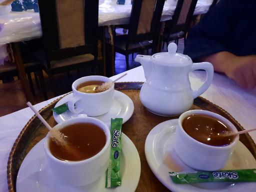 عکس سفره سرای آریاییان