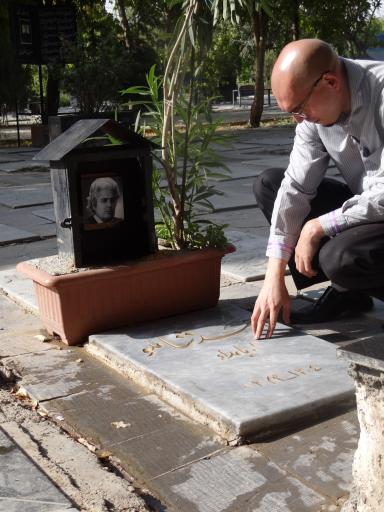 عکس آرامگاه احمد شاملو