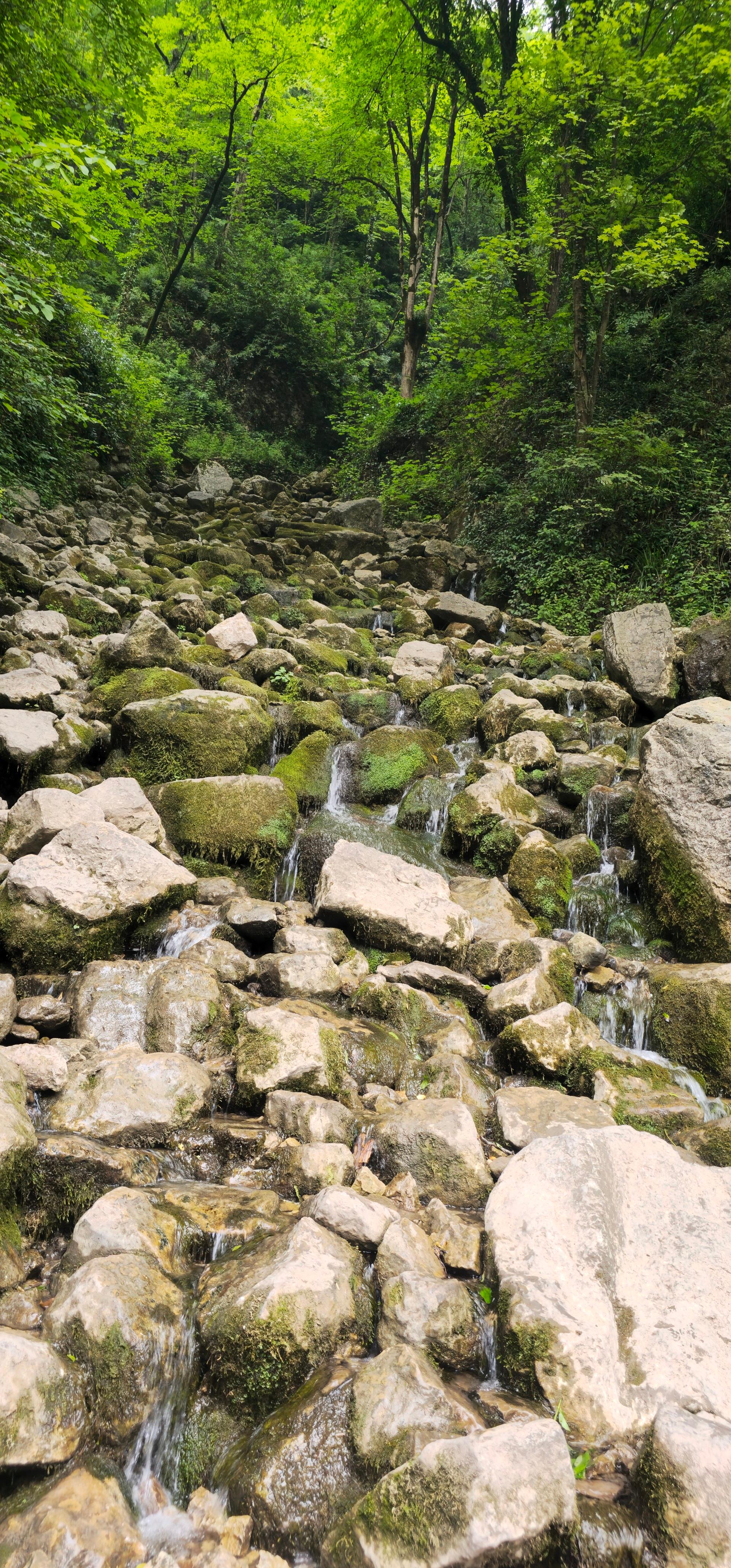 عکس آبشار آب پری