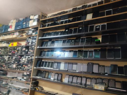 عکس تعمیرات موبایل طوفان