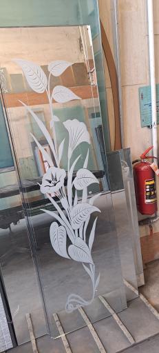 عکس شیشه بری وقاب سازی