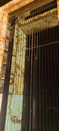 عکس شیشه بری وقاب سازی